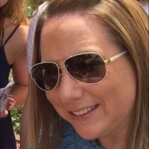 Meet your Posher, Paula